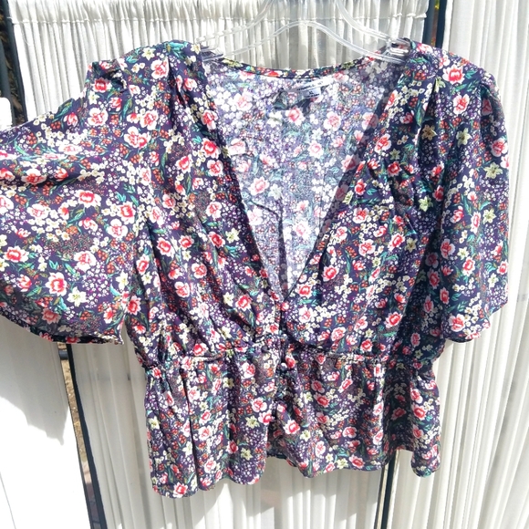 O'Neill Tops - O'Neill Wes Floral top - Vneckline